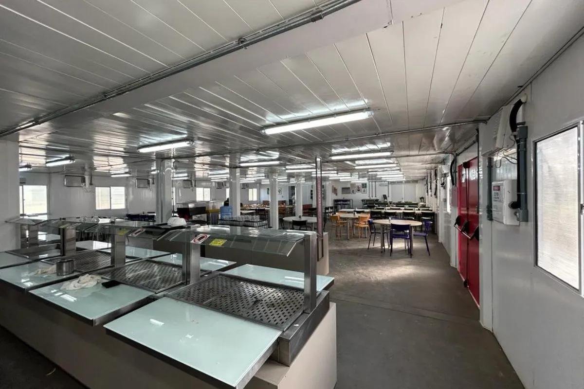 Cozinha móvel instalada em canteiro de obras — Fortis SC